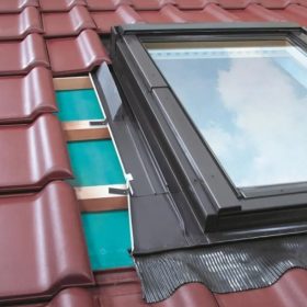 Fakro EZV-A burkolókeret hullámos tetőfedő anyagokhoz 